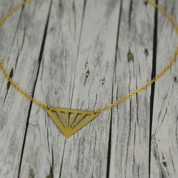 Geometrische Kette mit Dreieck durchbrochen Boho kurz