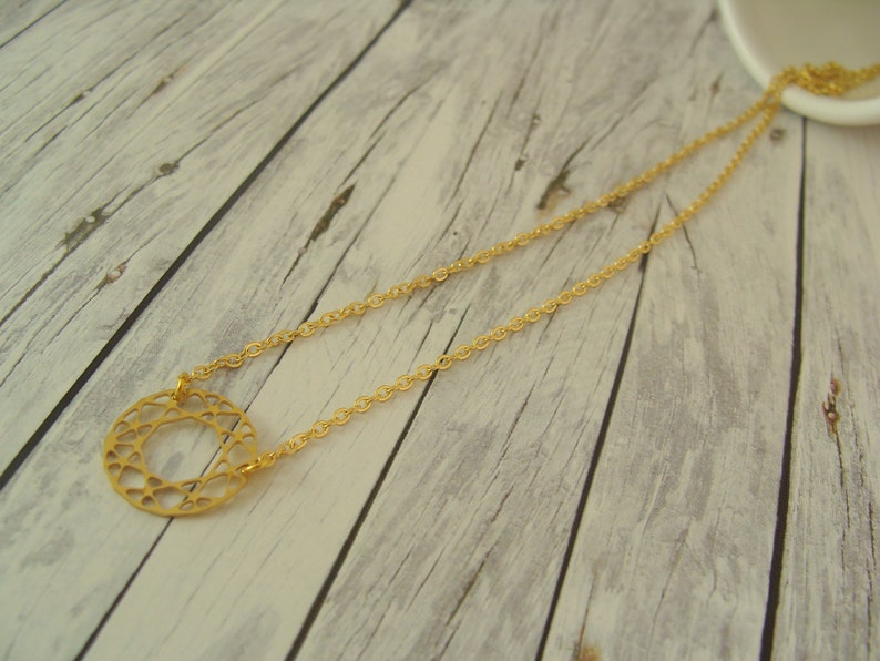 zarte, geometrische Kette gold Boho Kreis minimalistisch kurz Bild 3