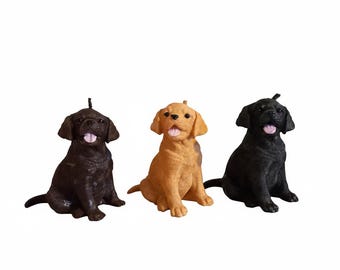 Velas artesanais em formato de filhote de labrador, ecológicas e veganas, perfeitas para amantes de cães.