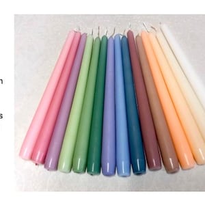 Escolha e misture velas cônicas artesanais em tons pastéis, 15 cores para escolher, ideais para casamentos, eventos e ocasiões especiais.