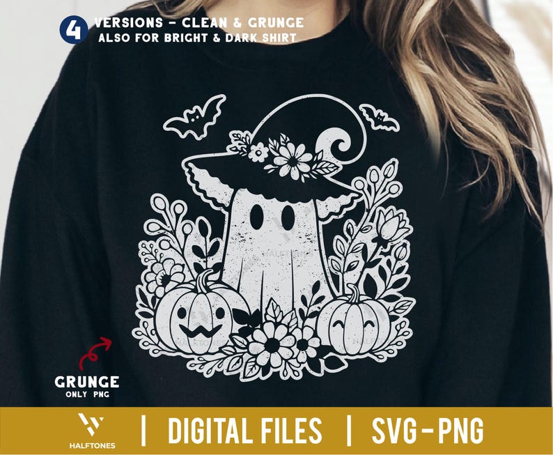 Op de afbeelding: Zwarte sweatshirt met een witte Halloween-afbeelding. Het ontwerp toont een spook met een heksenhoed, omringd door pompoenen, bloemen en vleermuizen. De tekst onderaan luidt "DIGITAL FILES | SVG-PNG".