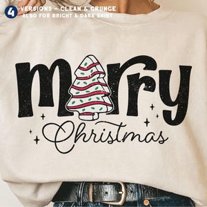 以下が含まれることがあります： 黒いクリスマスツリーと「メリークリスマス」の文字が書かれた白いスウェットシャツです。