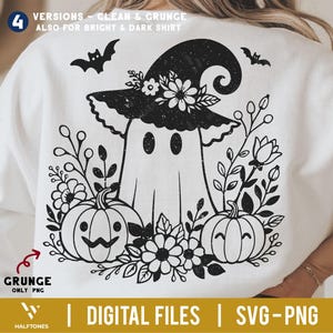 Op de afbeelding: Witte sweatshirt met een zwart-wit Halloween-ontwerp. Het ontwerp bevat een spook met een heksenhoed, pompoenen, bloemen en vleermuizen. De tekst "DIGITAL FILES | SVG-PNG" staat onderaan. Verkrijgbaar in schone en grunge versies.