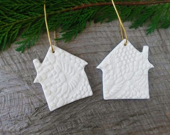 Set of 6 house shaped ornaments with lace imprint