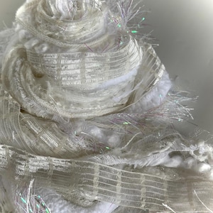 Nuovo - FAIRYTALE WEDDING Adornment Fiber Art Bundle, Abbellimento in filato speciale, 28 iarde