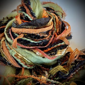 Nuovo - SPOOKTOBER Adornment Fiber Art Bundle, abbellimento con filato speciale, 30 iarde