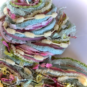 Novità - SPRING FLING, 26 yd Adornment Fiber Art Bundle, Filato speciale per abbellimento