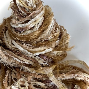 Nuovo aggiunto - TOASTED BAGUETTE, 28 yd Adornment Fiber Art Bundle, nastro speciale e filato per abbellimento