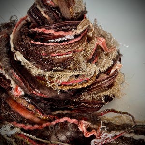 Novità - COTTAGE TEA Adornment Fiber Art Bundle, Filato speciale per abbellimenti, 24 iarde
