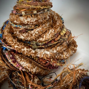 Nuovo - GALLOP Adornment Fiber Art Bundle, Filato speciale per abbellimenti, 28 iarde