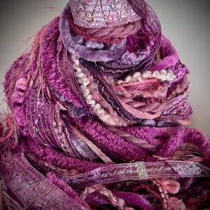 Nuovo - BERRY LANE, 28 yd Adornment Fiber Art Bundle, Filato speciale per abbellimento