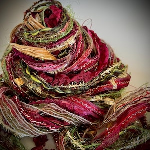 Nuovo - MISTLETOE, 30 yd Adornment Fiber Art Bundle, Filato speciale per abbellimento