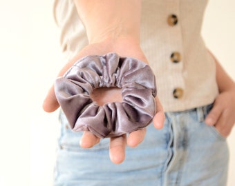 Velvet scrunchie - Nora (large modern cable tie / hair tie made of lilac velvet - super soft and gentle on your hair)