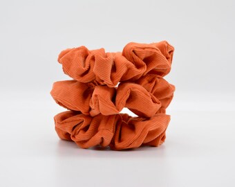 Corduroy scrunchie - Elvira (large modern cable tie / hair tie made of orange corduroy)