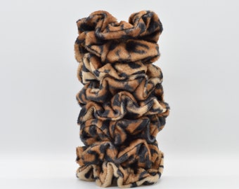 Scrunchie Leo Print - Kate (large modern cable tie / hair tie made of leopard faux fur, super soft and gentle on your hair)