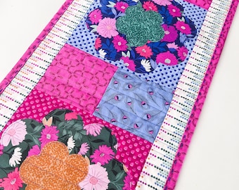 Quilted Flower Spring and Summer Table Runner