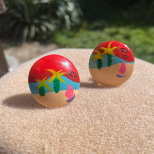 Clip-on earrings, earrings for non-pierced ears, ear clips, clip-on earrings.