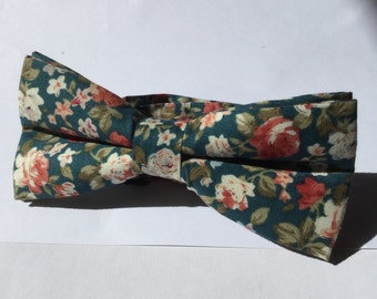 Flowery bow tie, liberty, double thickness, adjustable neck circumference.