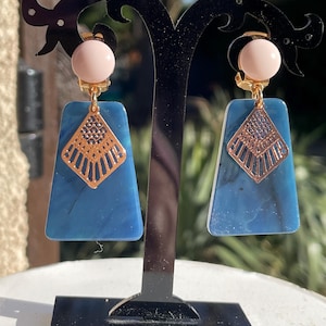 Clip-on earrings, clip-on earrings, earrings for non-pierced ears.