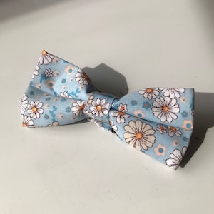 Flowery bow tie, double thickness bow tie, adjustable neck circumference