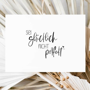 Postkarte "Sei glücklich nicht perfekt" Statement | Geschenk beste Freundin Geburtstag Herzensmensch Lieblingsmensch Kleinigkeit Karte Glück