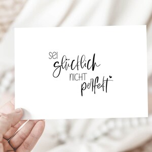Postkarte "Sei glücklich nicht perfekt" Statement Geschenk beste