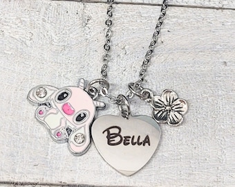 Personalizado personalizado grabado nombre encanto rosa ángel Lilo y bebé puntada encanto collar con flor de hibisco, hawaiano Ohana significa familia