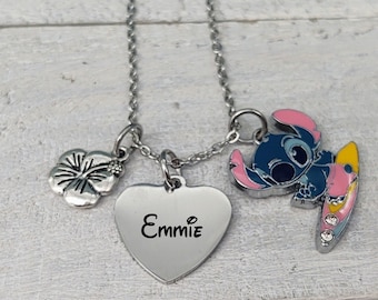 Collar con dije de Lilo y Stitch, grabado personalizado con nombre y flor de hibisco, Ohana significa familia hawaiana.