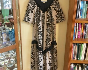 Vintage "Good Times" Aloha Muumuu Dress (Size L to XL) - Full Length, Lace Collar, Half Sleeve - Made in Hawaii - 1970's to 1990's