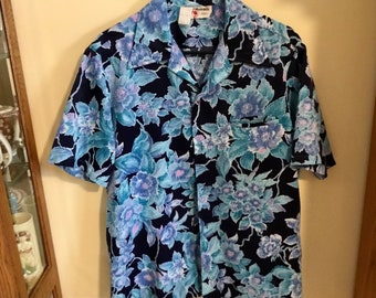 Vintage "Molo Molo" Men's Medium Aloha Shirt (Needs Hem Repair)- Made in Hawaii - 1970's to 1990's