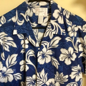 Vintage &quot;Howie&quot; Men&#39;s Medium Aloha Shirt - Made in Hawaii - 1970&#39;s to 1990&#39;s
