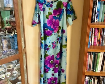 Vintage "Sears Hawaiian Fashions" Floral Aloha Dress (Size 10) - Floral Pattern, Full Length, Half Sleeves - Made in Hawaii - Early 1970's