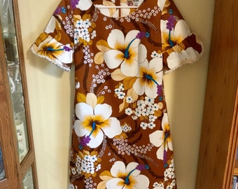 Vintage "Molo Molo" Bark Cloth Aloha Dress (M to L) - Floral Pattern, 3/4 Length, Short Sleeve - Made in Hawaii - 1960's to 1990's