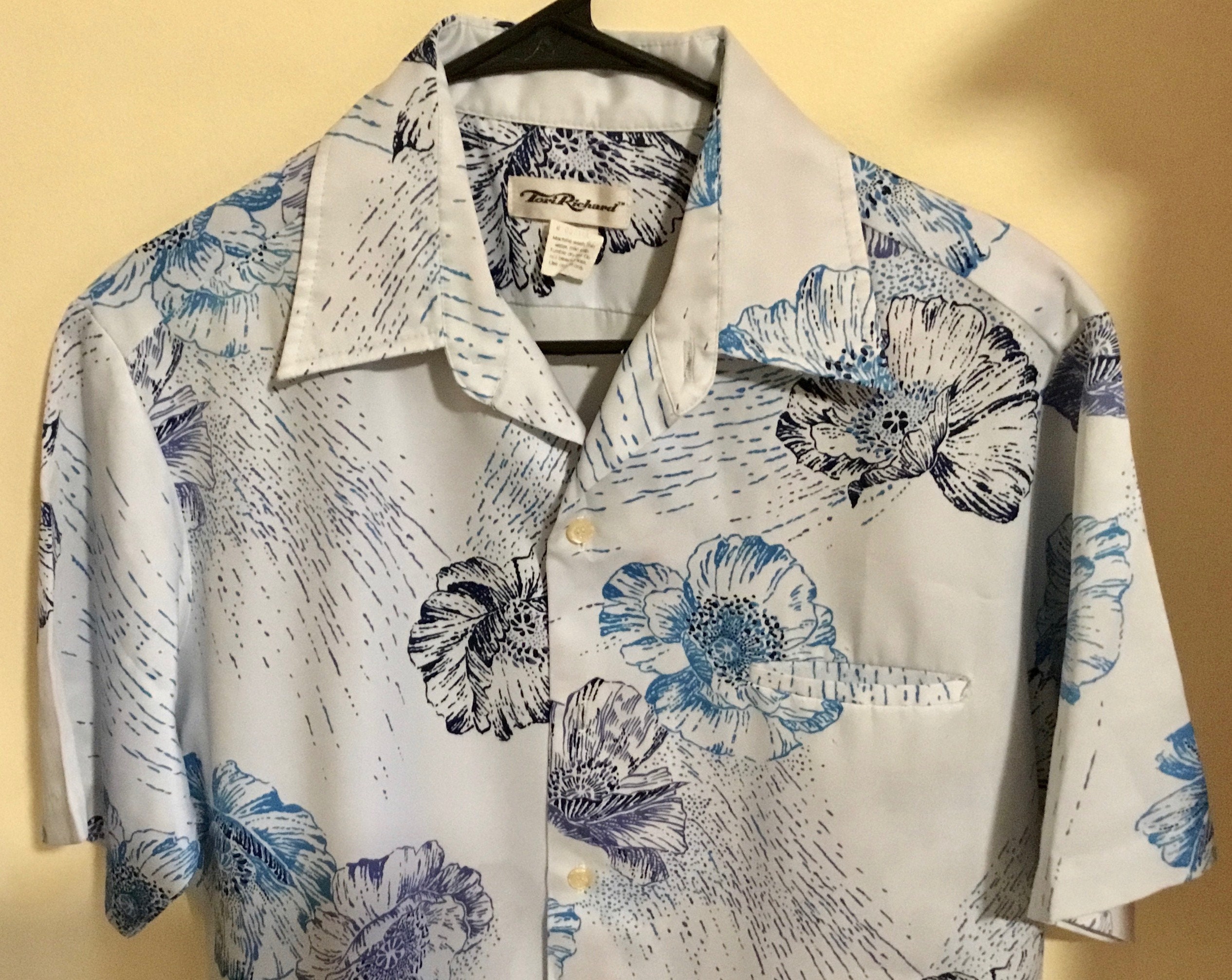 Vintage tori Richard Men's Medium Aloha Shirt 1970's to 1990's 