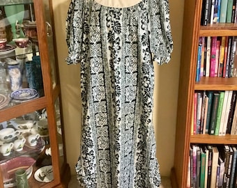 Vintage "Hilo Hattie" Aloha Muumuu Dress (Size M) - Floral Pattern, Full Length, Long Sleeve, Ruffle Hem - Made in Hawaii - 1970's to 1990's