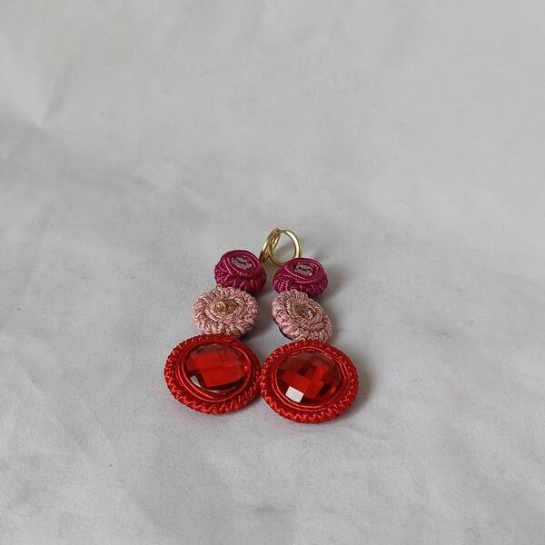 Pendientes colgantes de soutache tonos rosas y rojos