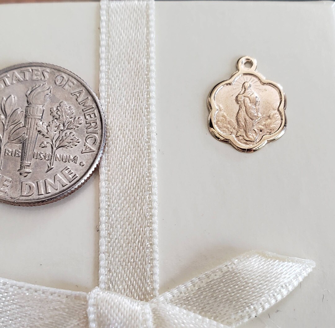 Virgin Mary Medal Pin G045