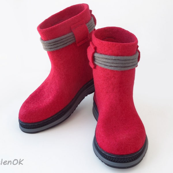 Women handmade winter felted booties / Felted snow boots / Valenki / Wooly shoes / Eco shoes / Winter boots / Red boots / Vegan boots