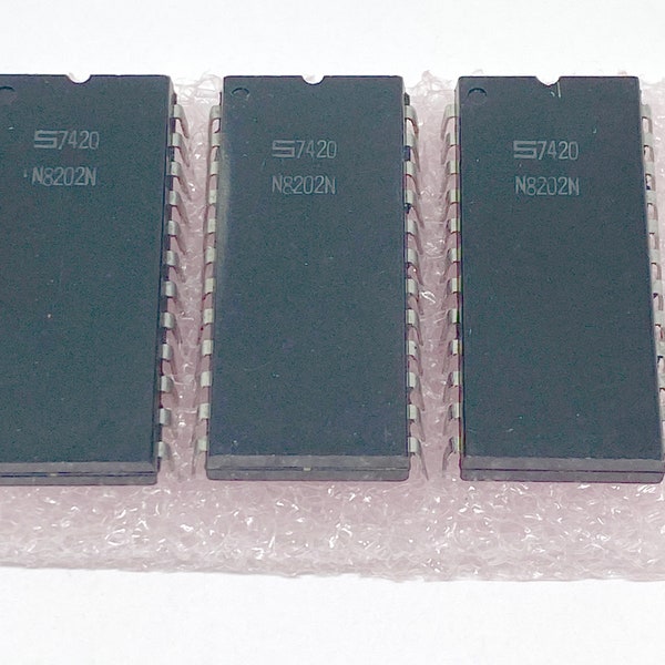 Lot of 3 Signetics Vintage N8202 10-bit register in 24-pin DIP Integrated Circuit 1974 Date Code New Old Stock