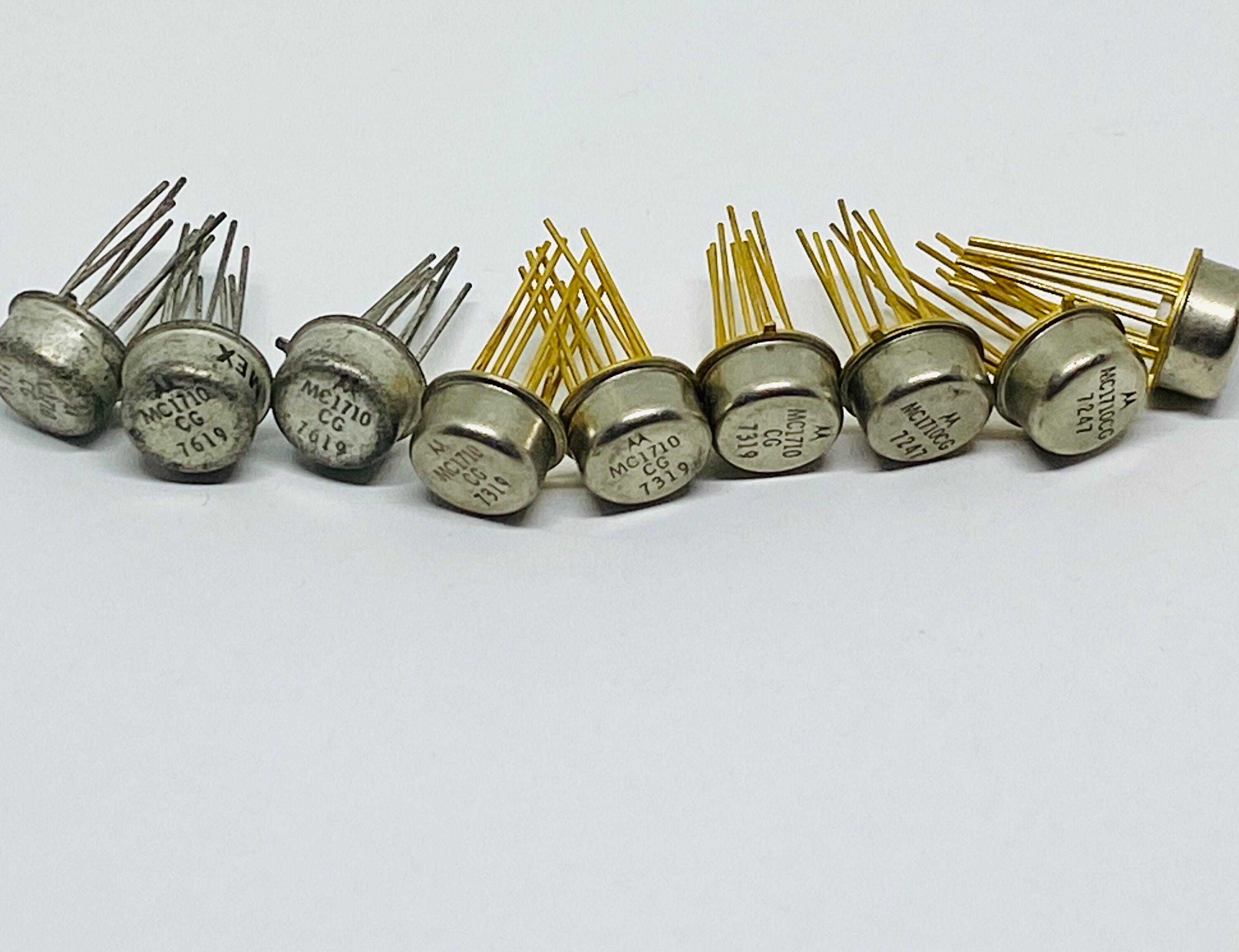 Lot of 9 Motorola MC1710CG Voltage Comparator Semiconductor New Old Stock LM710CH Cross TO-99 Integrated Circuits 1970s