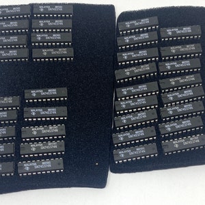 Lot of 38 Texas Instruments SN74S374N Integrated Circuits New Old Stock Semiconductor Logic 1988 Date Code
