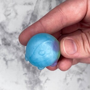 Adorable Penguin Squishy - Squeeze and Play Toy for Relaxation and Fun