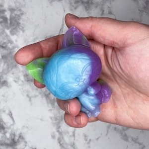 Adorable Sitting Kitty Squishy - Squeeze and Play Toy for Relaxation and Fun
