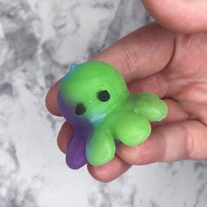 Soft and Squeezy Octopus Silicone Squishy - Squeeze and Play Toy for Relaxation and Fun