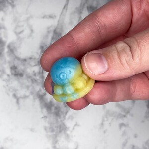 Cute Small Octopus Shaped Silicone Squishy - Squeeze and Play Toy for Relaxation and Fun