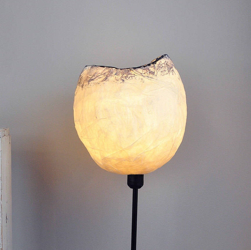 lampe de chambre blanche et argentée, lumière table, décor à coucher, lampe plancher, abat-jour papier cadeau housewarming