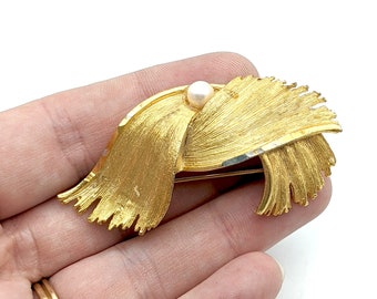 Signed BSK Gold Tone & Faux Pearl Wave Brooch