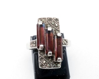 Garnet, Marcasite & Sterling Silver Art Deco Ring - Size 4.75
