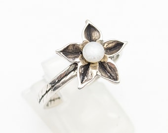 Vintage Sterling Silver & Pearl Flower Ring Signed PAZ Creations, Israel - Size 9