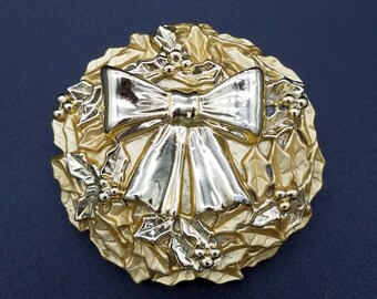 Vintage Gold Tone Musical Christmas Wreath Brooch